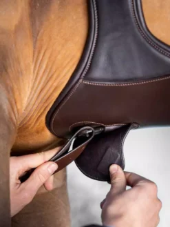 LeMieux Gel-Tek Anatomic Long Stud Girth With Magnet -Exquisite Equestrian Equipment Store 3n6a9374 copy 2 1 1 jpg