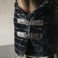 Kentucky Horsewear Kentucky Fake Fur Rug -Exquisite Equestrian Equipment Store d a929523bbdd099ba1a676b6771a9e673 article photobook m 6 1 png