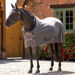 LeMieux Fleece Rug -Exquisite Equestrian Equipment Store it03579 lifestyle luxefleecerug graphite 1 4 jpg